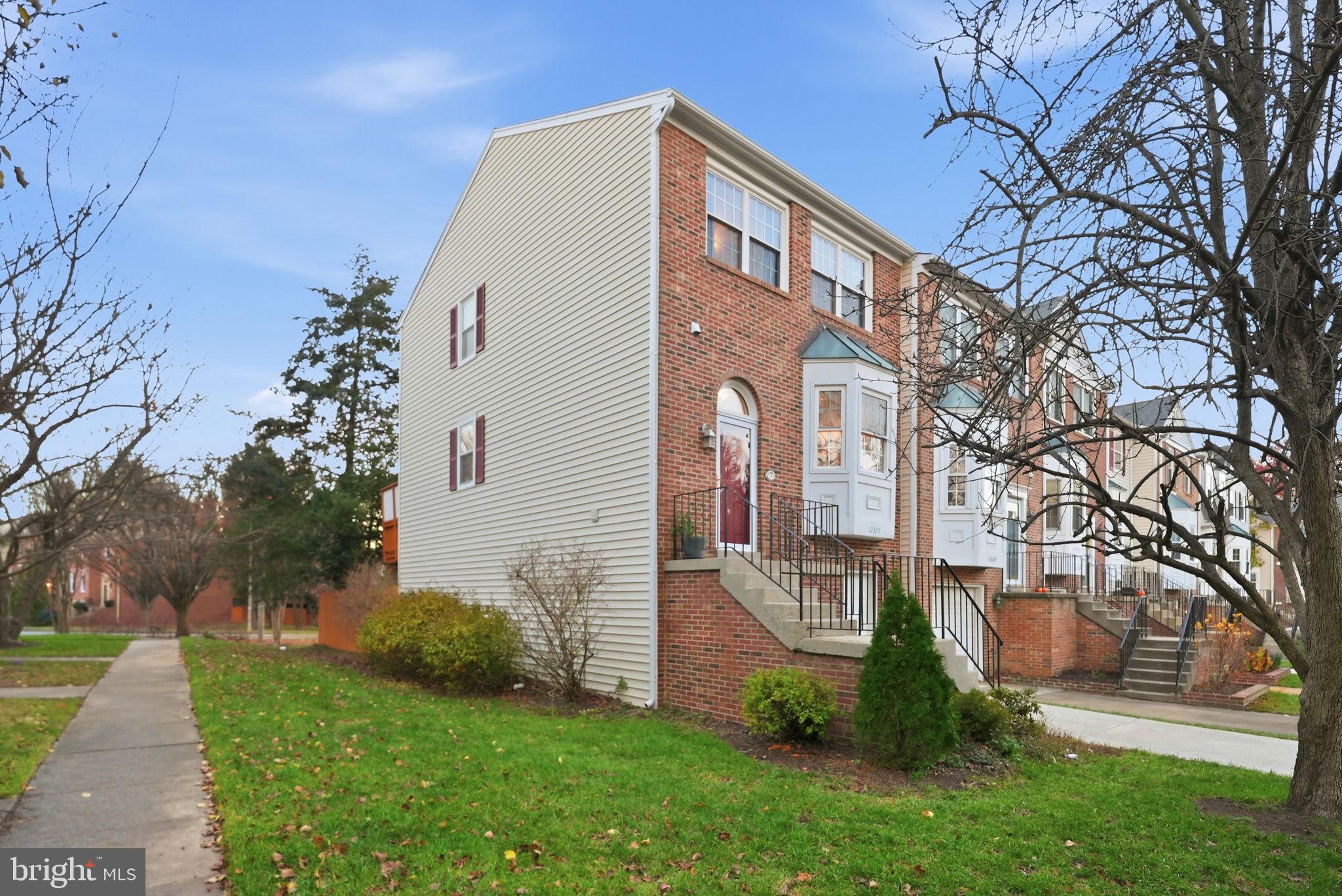 Fairfax, Virginia, 22033, United States, 2 Bedrooms Bedrooms, ,4 BathroomsBathrooms,Residential,For Sale,2001476