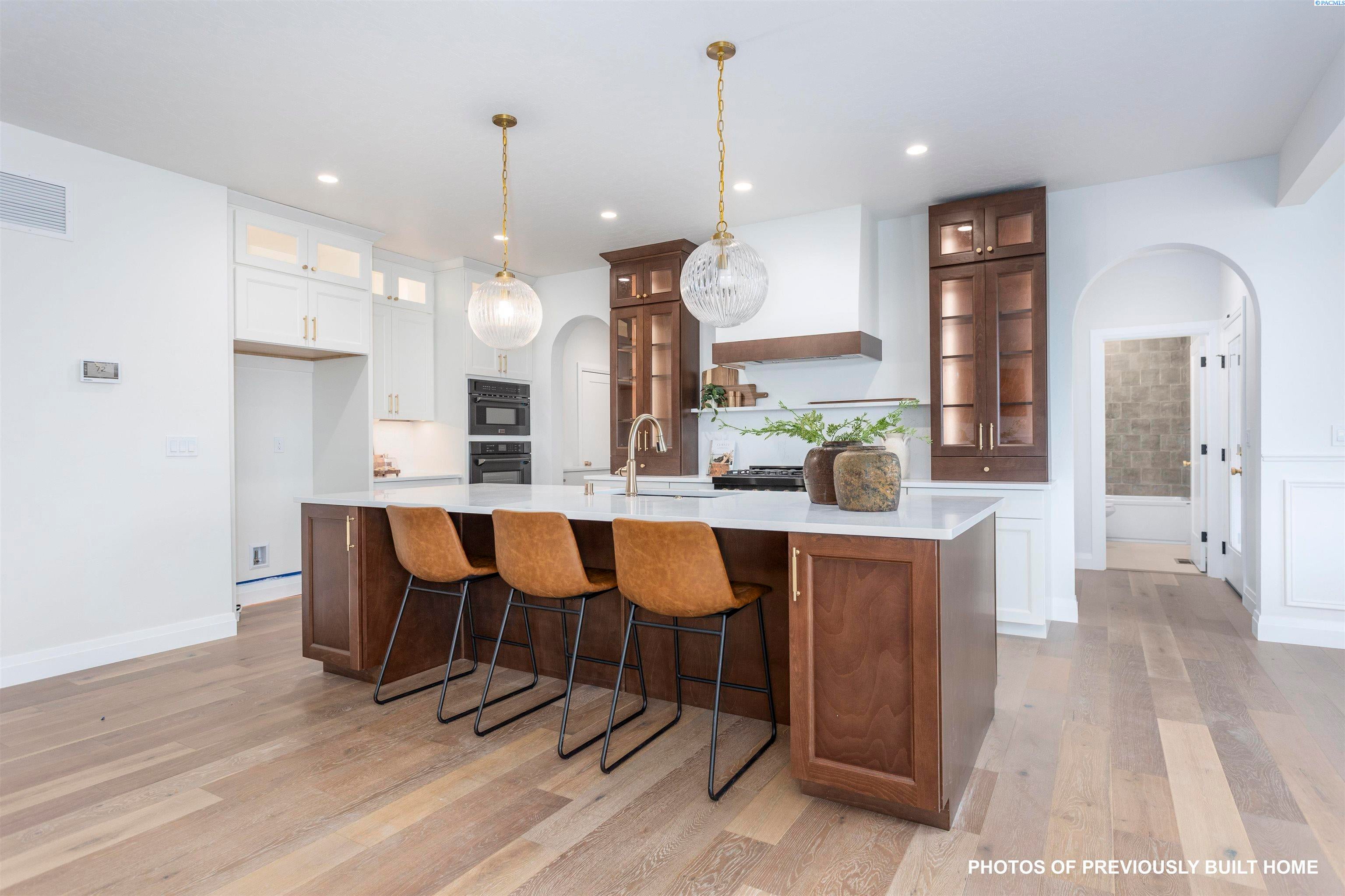 Pasco, Washington, 99301, United States, 4 Bedrooms Bedrooms, ,3 BathroomsBathrooms,Residential,For Sale,1982382