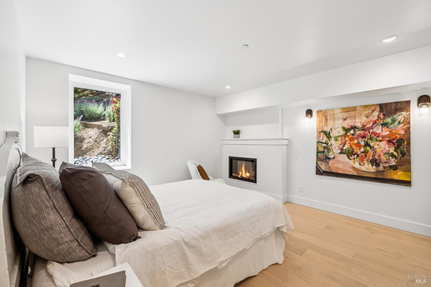 San Rafael, California, 94903, United States, 4 Bedrooms Bedrooms, ,3 BathroomsBathrooms,Residential,For Sale,1917478