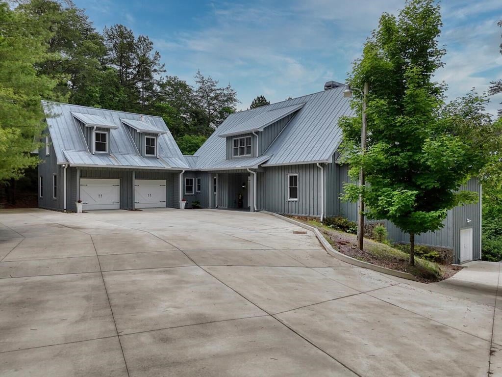 Blairsville, Georgia, 30512, United States, 5 Bedrooms Bedrooms, ,6 BathroomsBathrooms,Residential,For Sale,1901332
