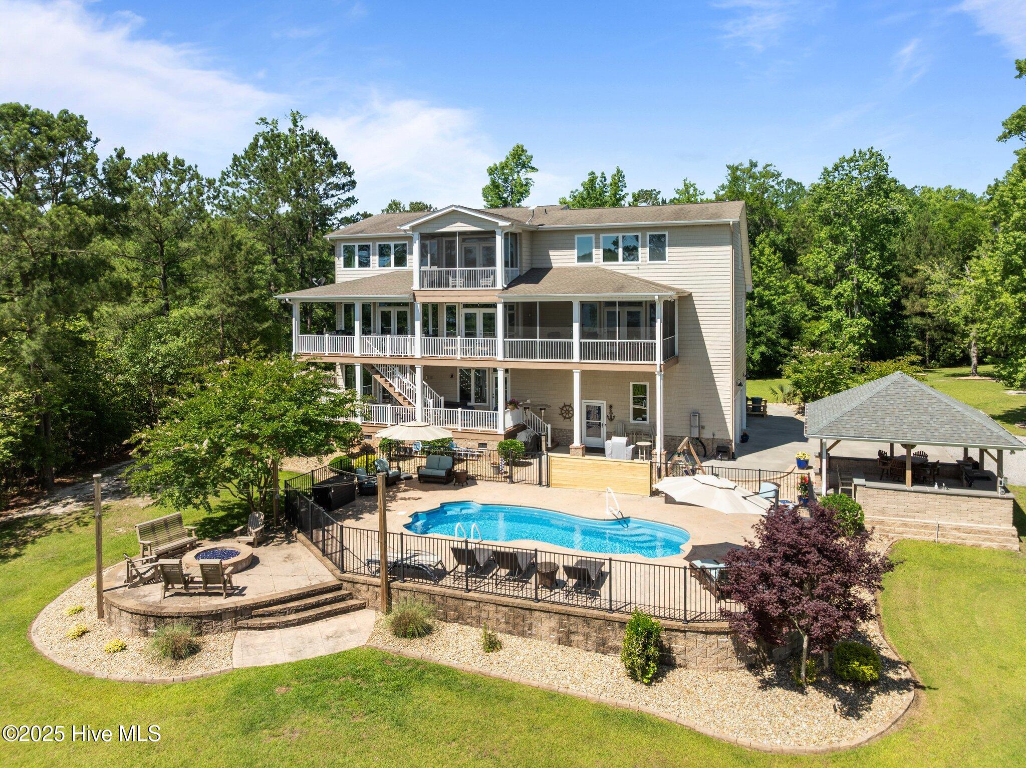 Chocowinity, North Carolina, 27817, United States, 4 Bedrooms Bedrooms, ,5 BathroomsBathrooms,Residential,For Sale,1827727