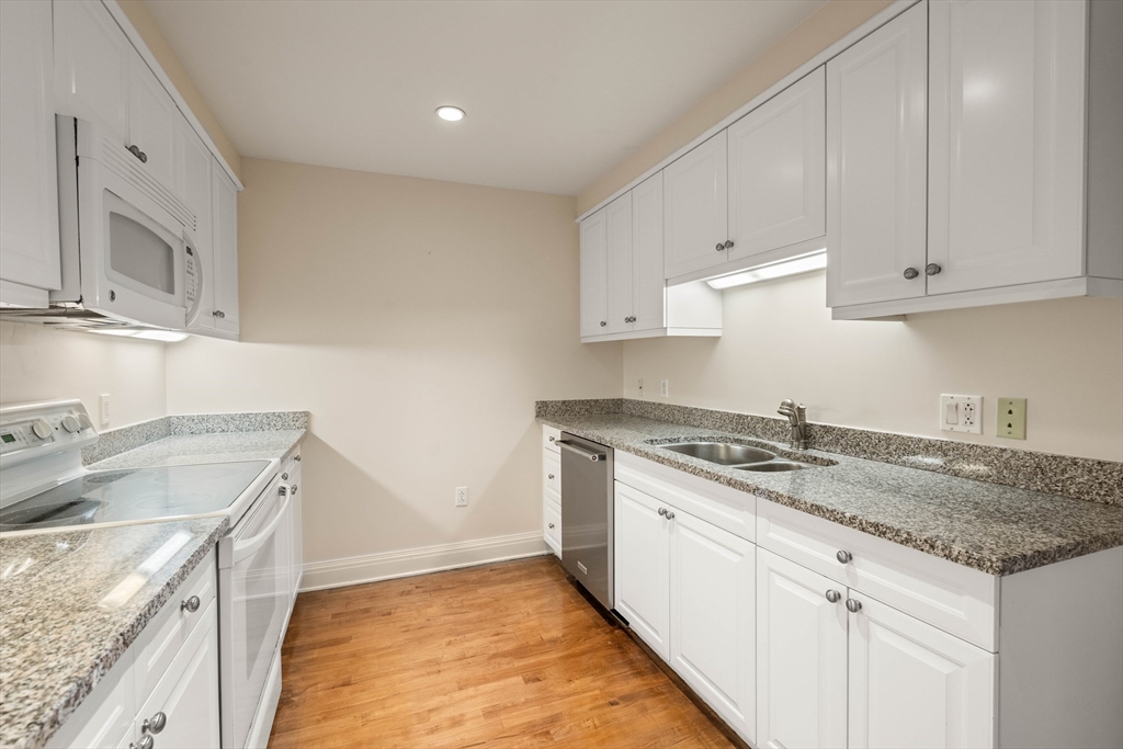 Boston, Massachusetts, 02116, United States, 2 Bedrooms Bedrooms, ,2 BathroomsBathrooms,Residential,For Sale,1942134