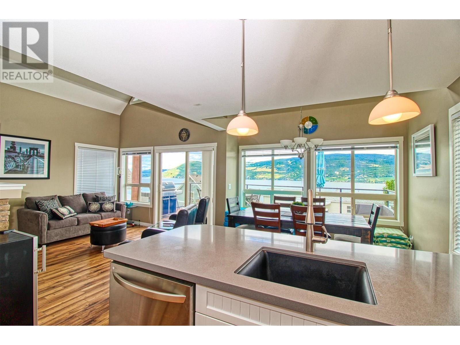KELOWNA, British Columbia, V1Z 3R8, CA, 3 Bedrooms Bedrooms, ,2 BathroomsBathrooms,Residential,For Sale,1892697