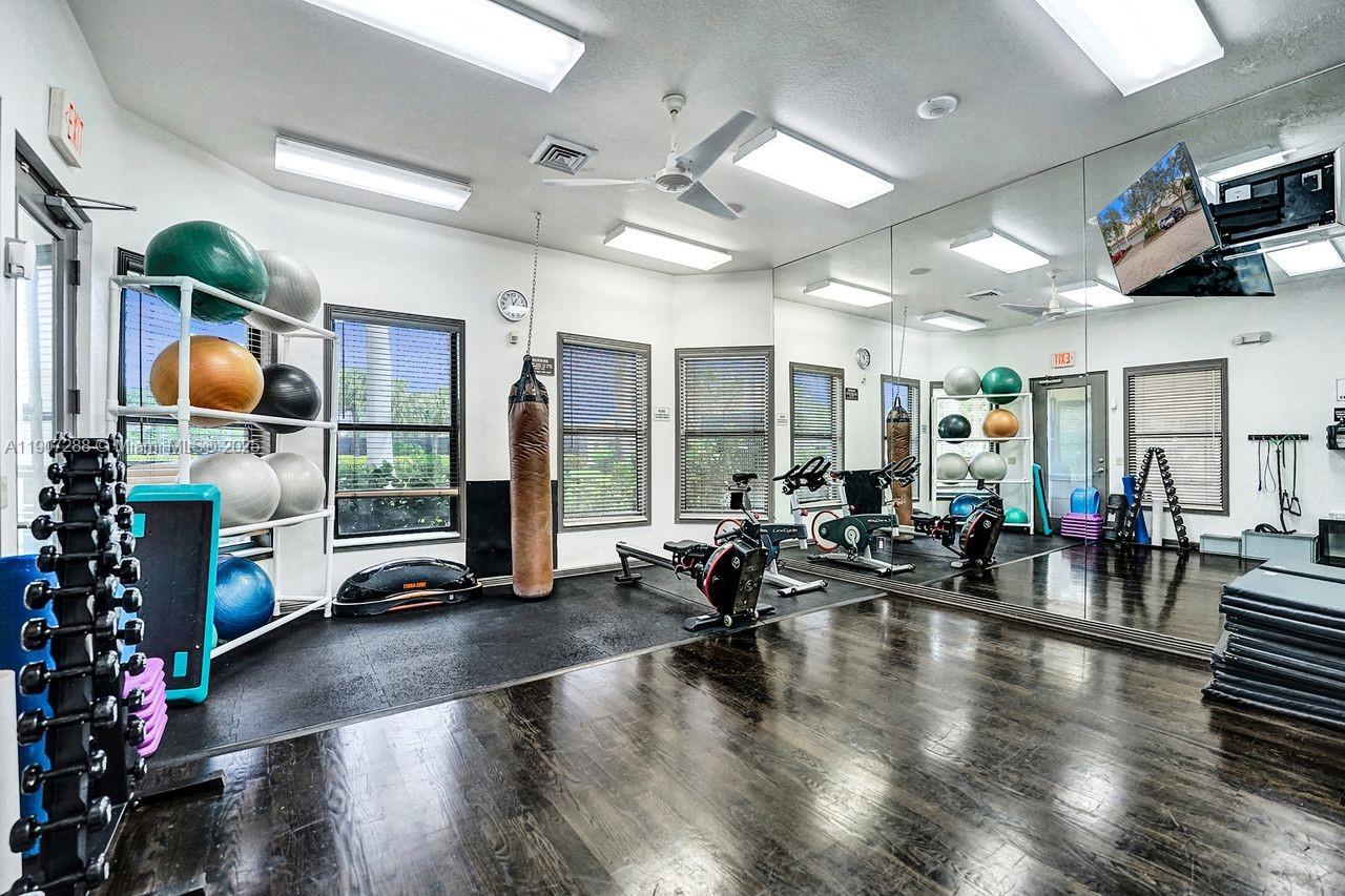 Hollywood, Florida, 33019, United States, 3 Bedrooms Bedrooms, ,3 BathroomsBathrooms,Residential,For Sale,1989592