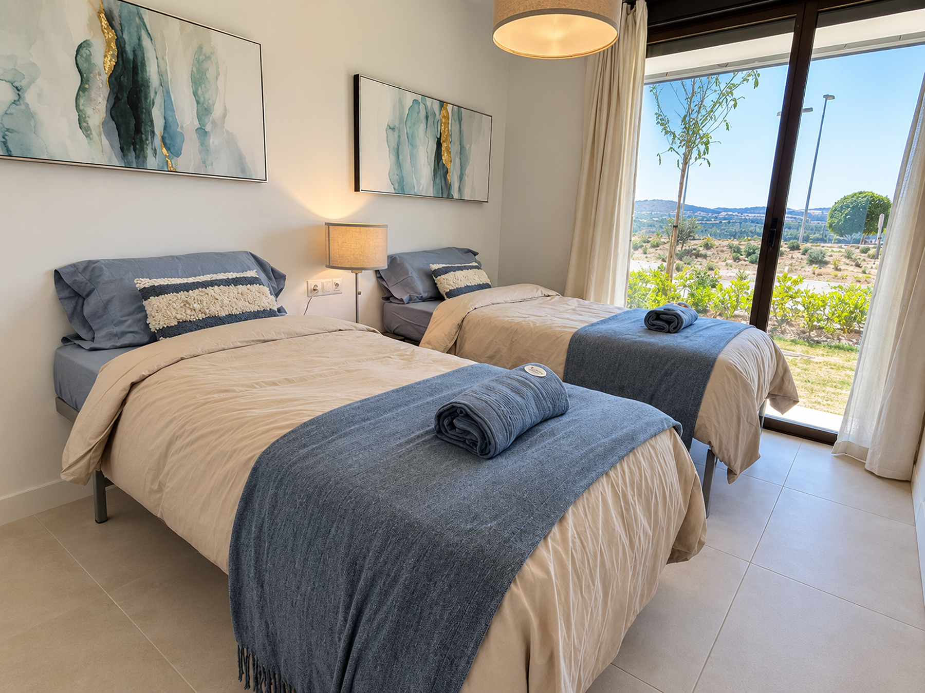  Contemporary ground-floor apartment with generous garden and sea views - 物件實景