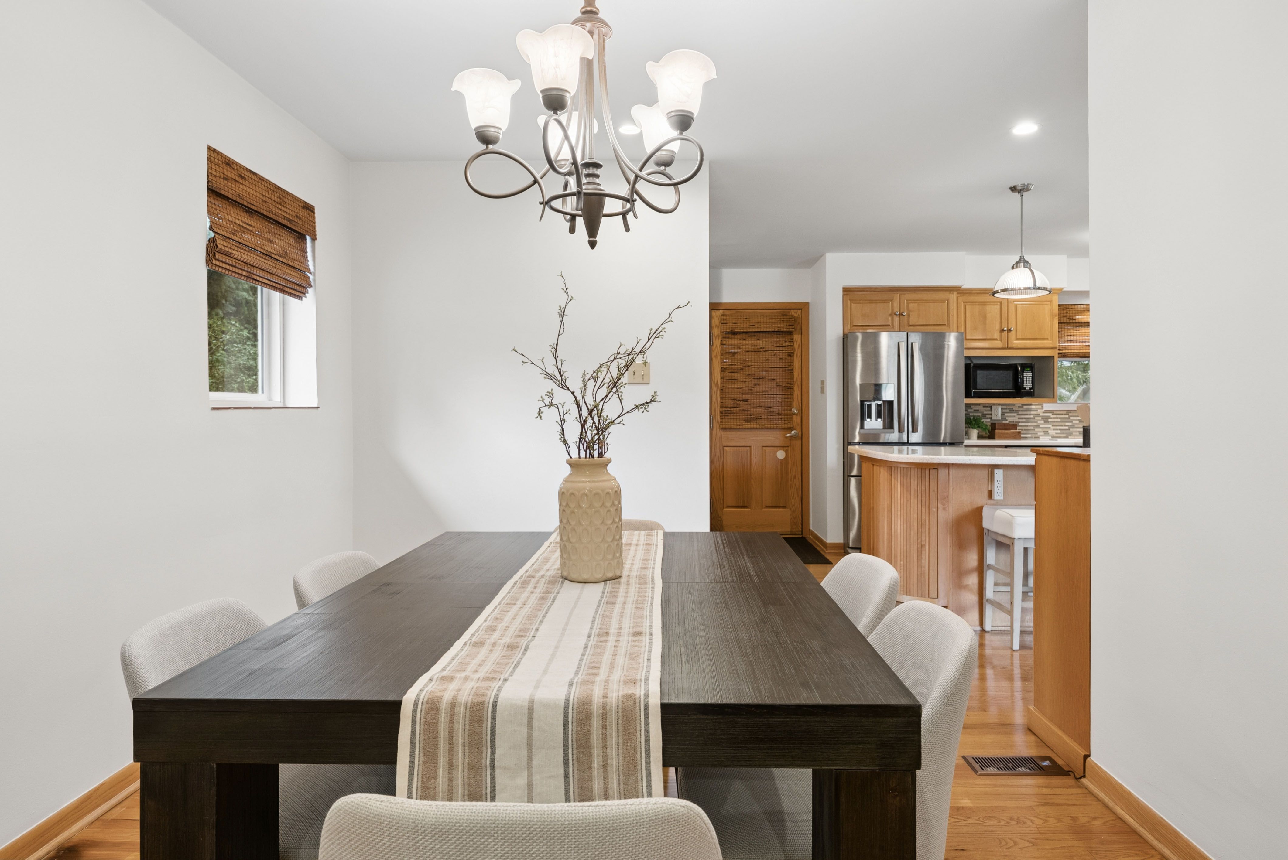  Welcome to 545 Estes Street, a bright, charming ranch-style home in an establish - 物件實景