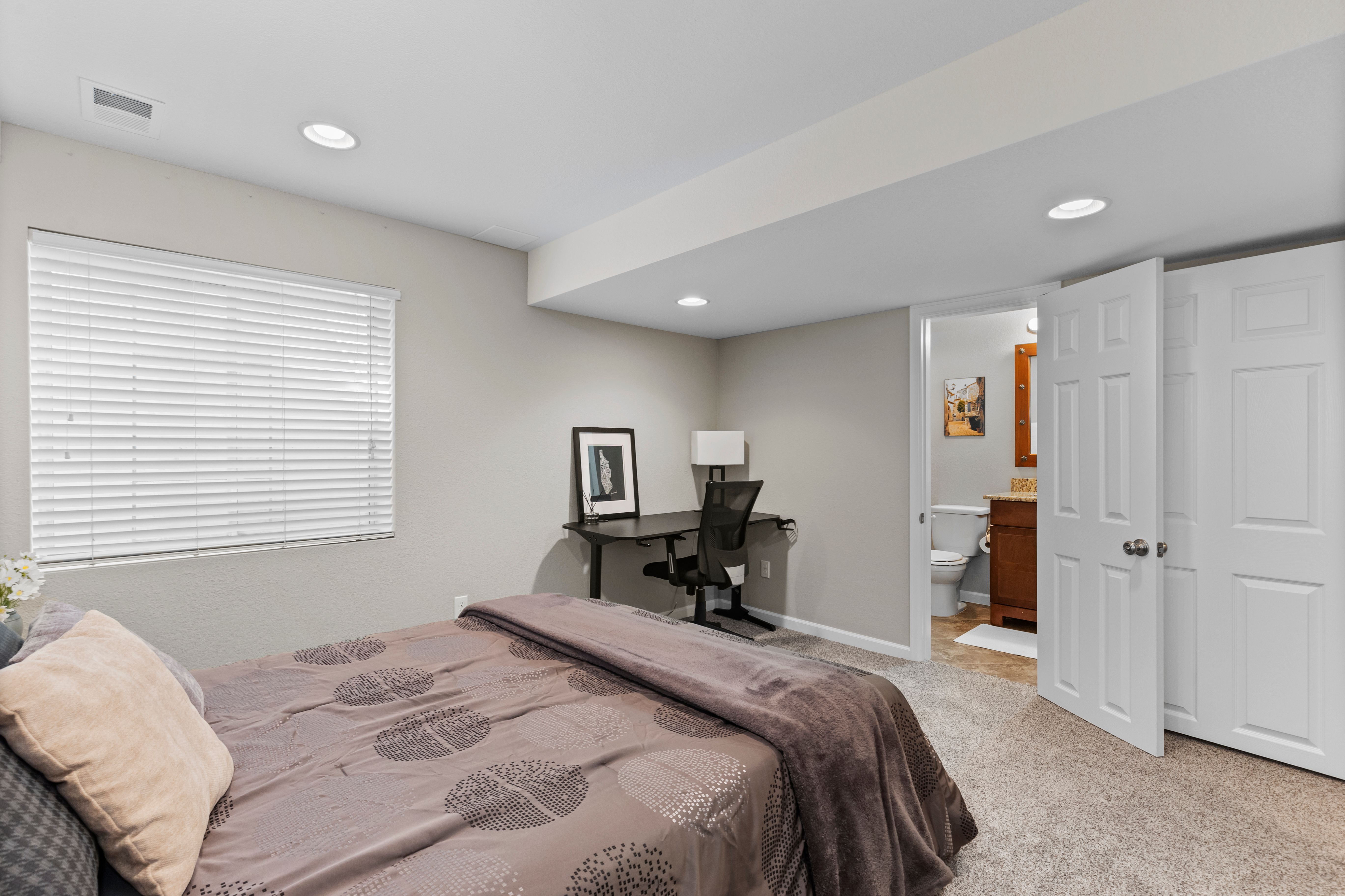  PRIME LOWRY LOCATION  UPDATED & METICULOUSLY MAINTAINED - 物件實景