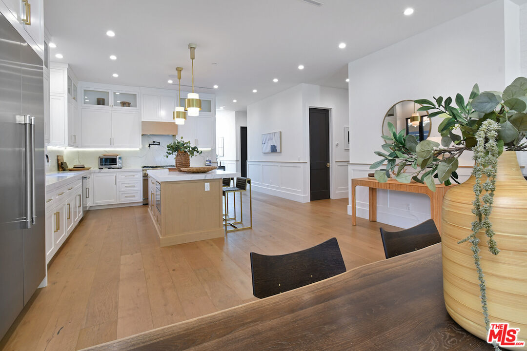 Encino, California, 91316, United States, 4 Bedrooms Bedrooms, ,5 BathroomsBathrooms,Residential,For Sale,2002982