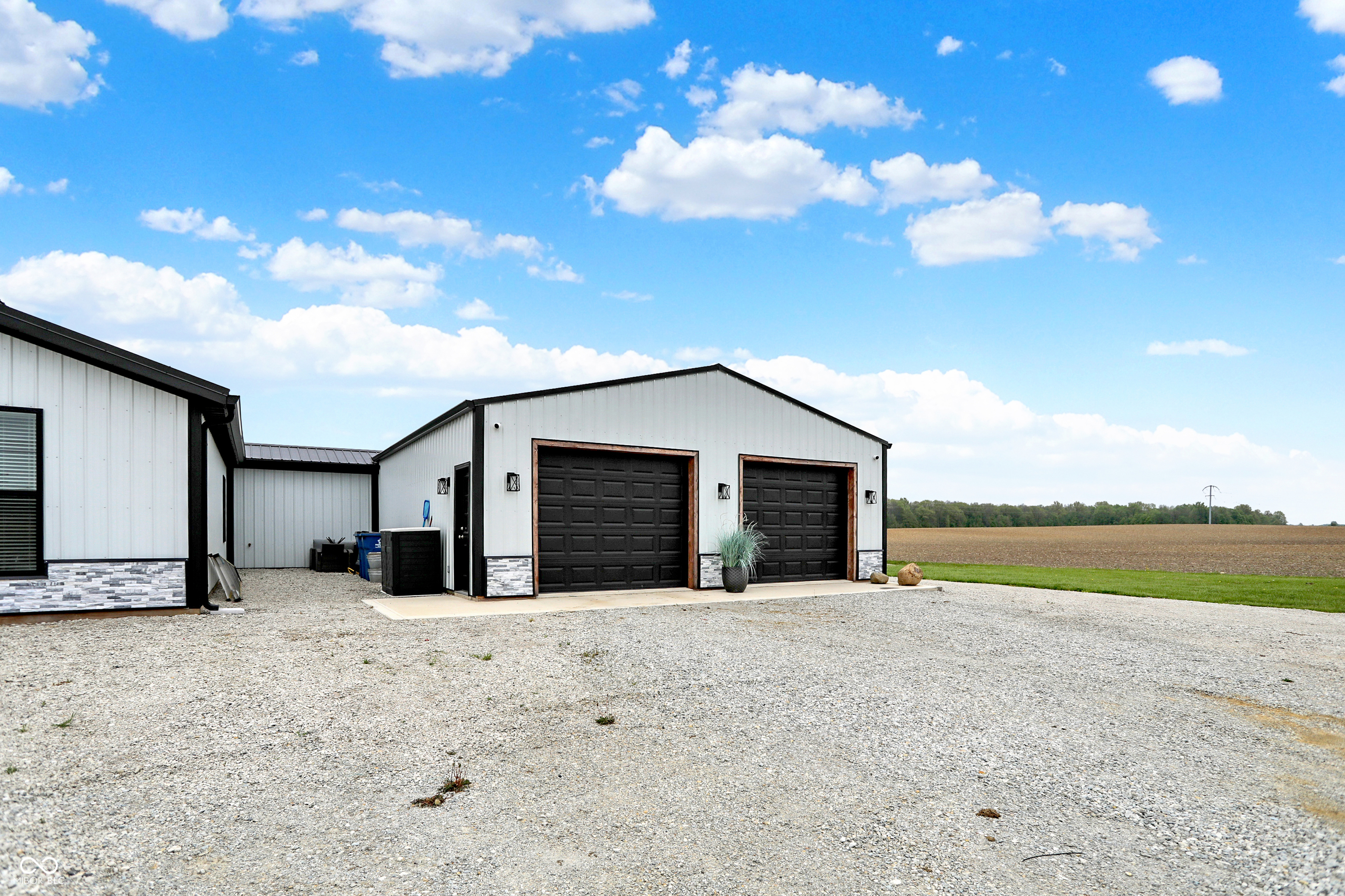 Marion, Indiana, 46952, United States, 5 Bedrooms Bedrooms, ,4 BathroomsBathrooms,Residential,For Sale,1915363