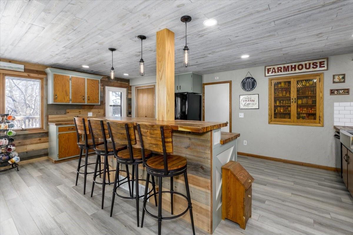 Pella, Iowa, 50219, United States, 3 Bedrooms Bedrooms, ,2 BathroomsBathrooms,Residential,For Sale,2002489