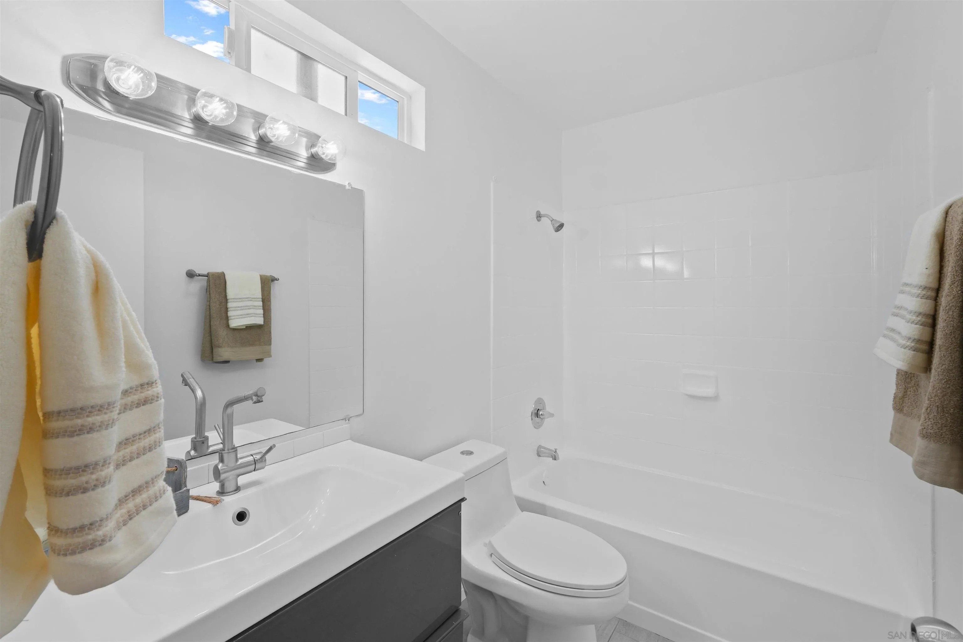 San Diego, California, 92126, United States, 6 Bedrooms Bedrooms, ,Residential,For Sale,1907537