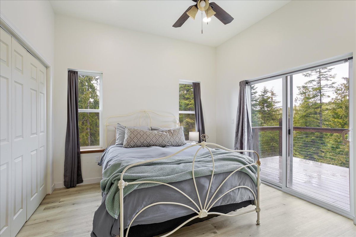 Sagle, Idaho, 83860, United States, 3 Bedrooms Bedrooms, ,4 BathroomsBathrooms,Residential,For Sale,1976949