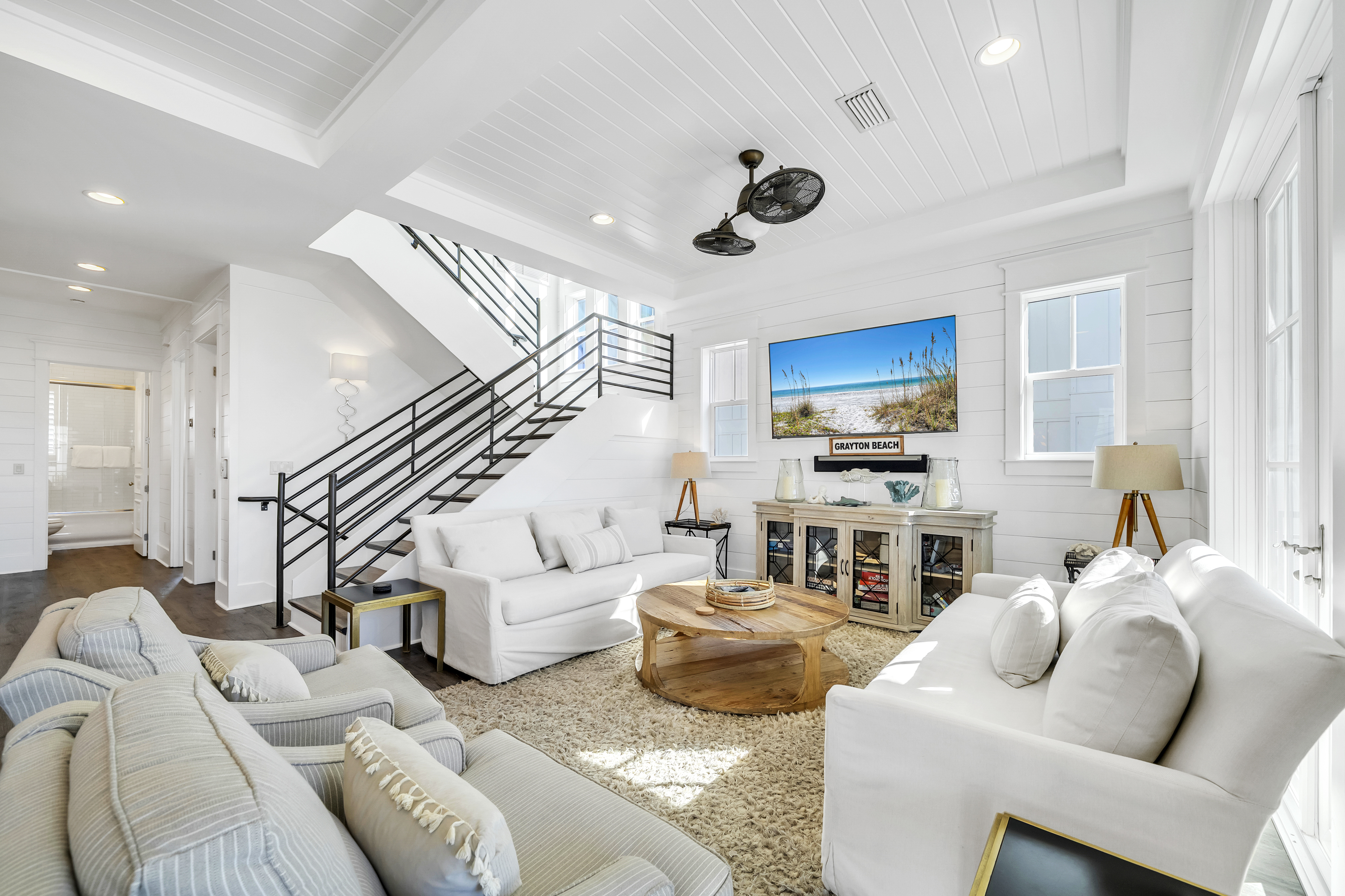  Iconic Grayton Beachfront Retreat with Elevator, Pool & Ample Parking - 物件實景