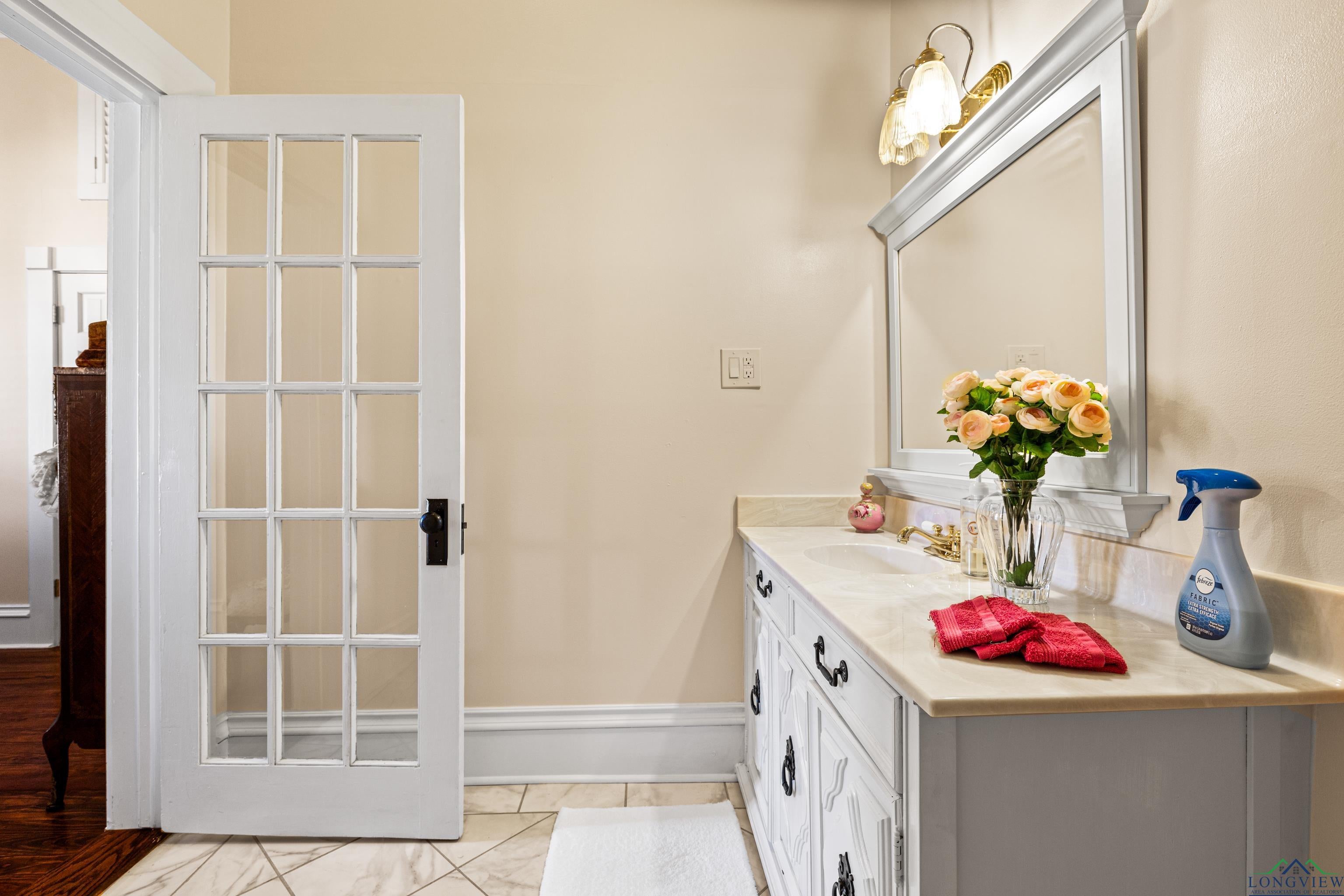 Jefferson, Texas, 75657, United States, 4 Bedrooms Bedrooms, ,4 BathroomsBathrooms,Residential,For Sale,1985697