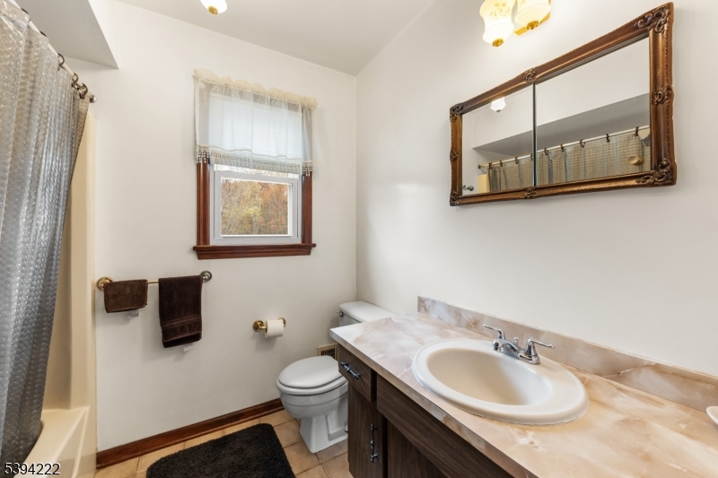 Readington Twp., New Jersey, 08889, United States, 4 Bedrooms Bedrooms, ,3 BathroomsBathrooms,Residential,For Sale,1989710