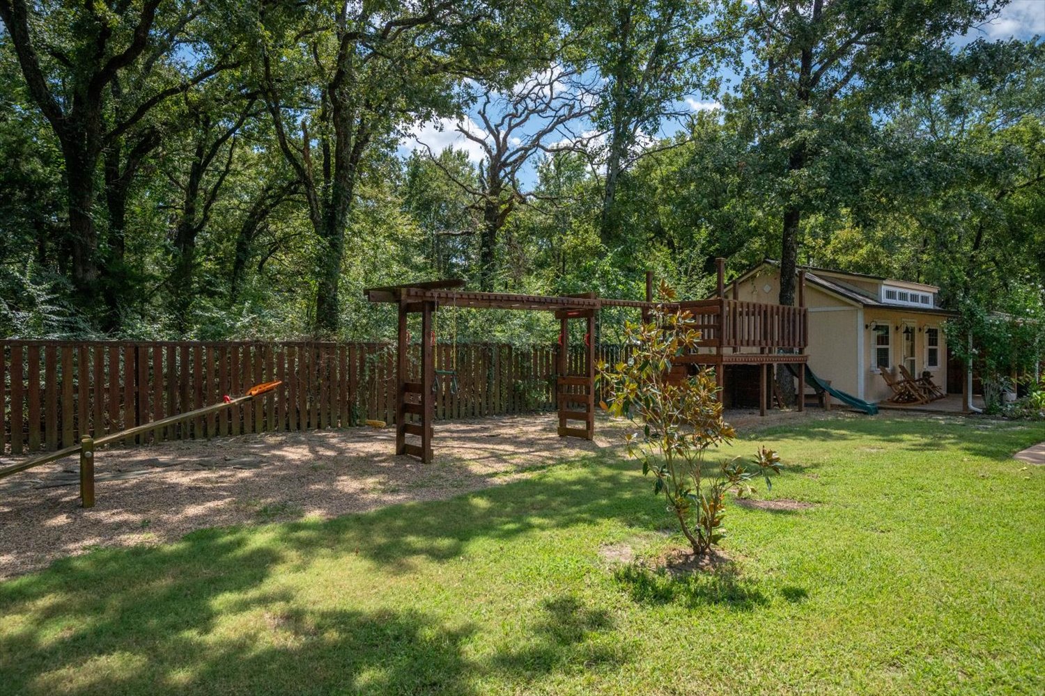 Quinlan, Texas, 75474, United States, 2 Bedrooms Bedrooms, ,2 BathroomsBathrooms,Residential,For Sale,1937387
