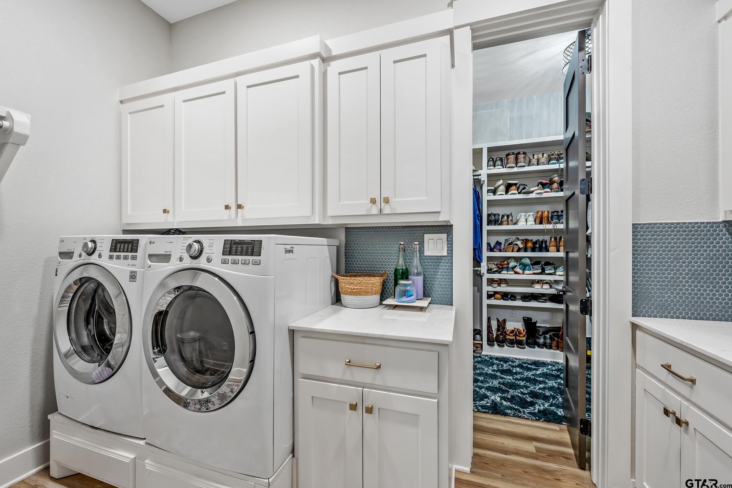 Mineola, Texas, 75773, United States, 3 Bedrooms Bedrooms, ,3 BathroomsBathrooms,Residential,For Sale,1951277