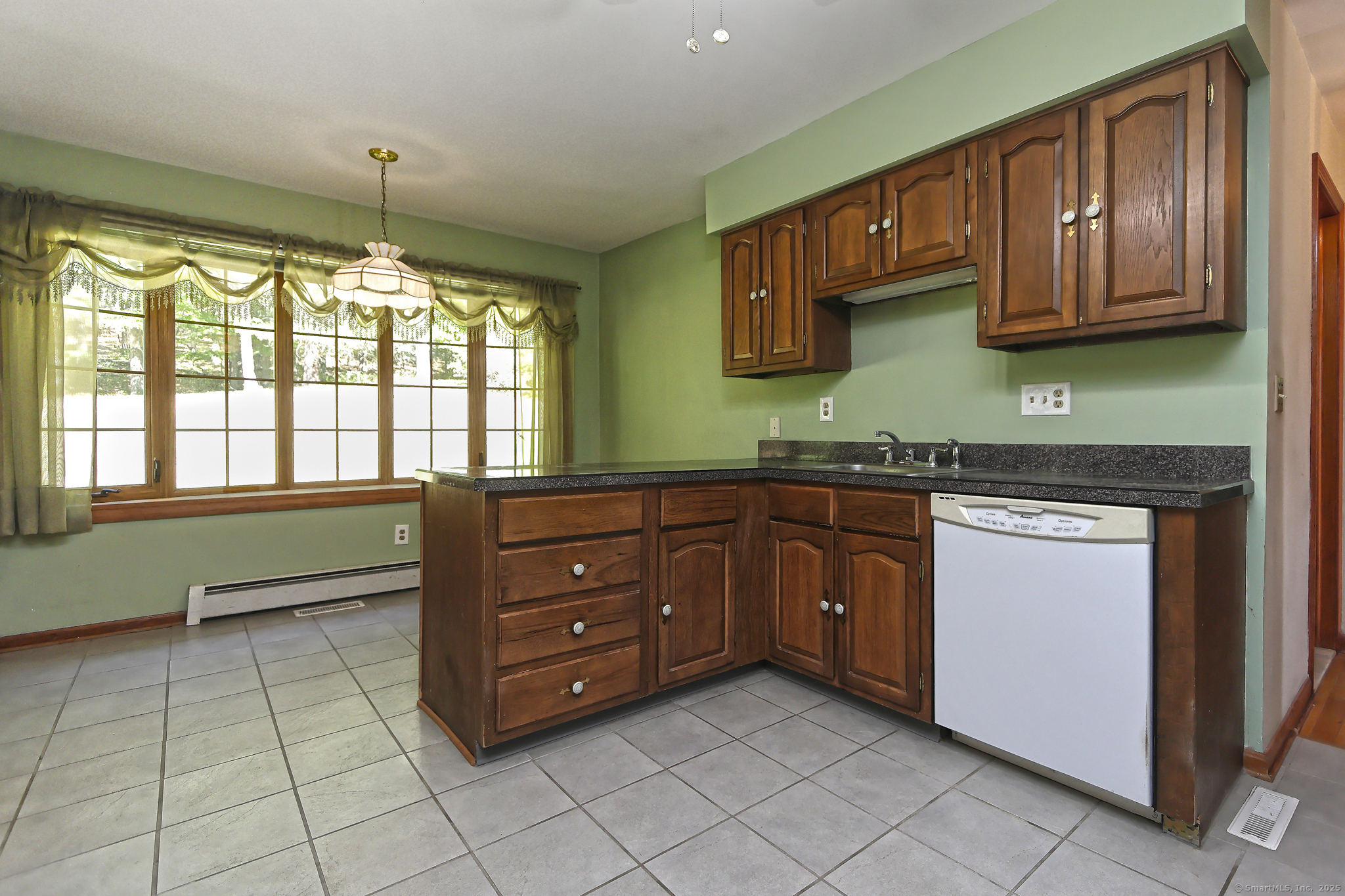 Hamden, Connecticut, 06518, United States, 4 Bedrooms Bedrooms, ,2 BathroomsBathrooms,Residential,For Sale,1940794