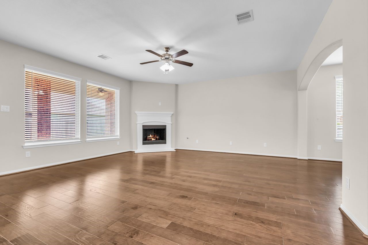 Conroe, Texas, 77384, United States, 4 Bedrooms Bedrooms, ,4 BathroomsBathrooms,Residential,For Sale,1995789