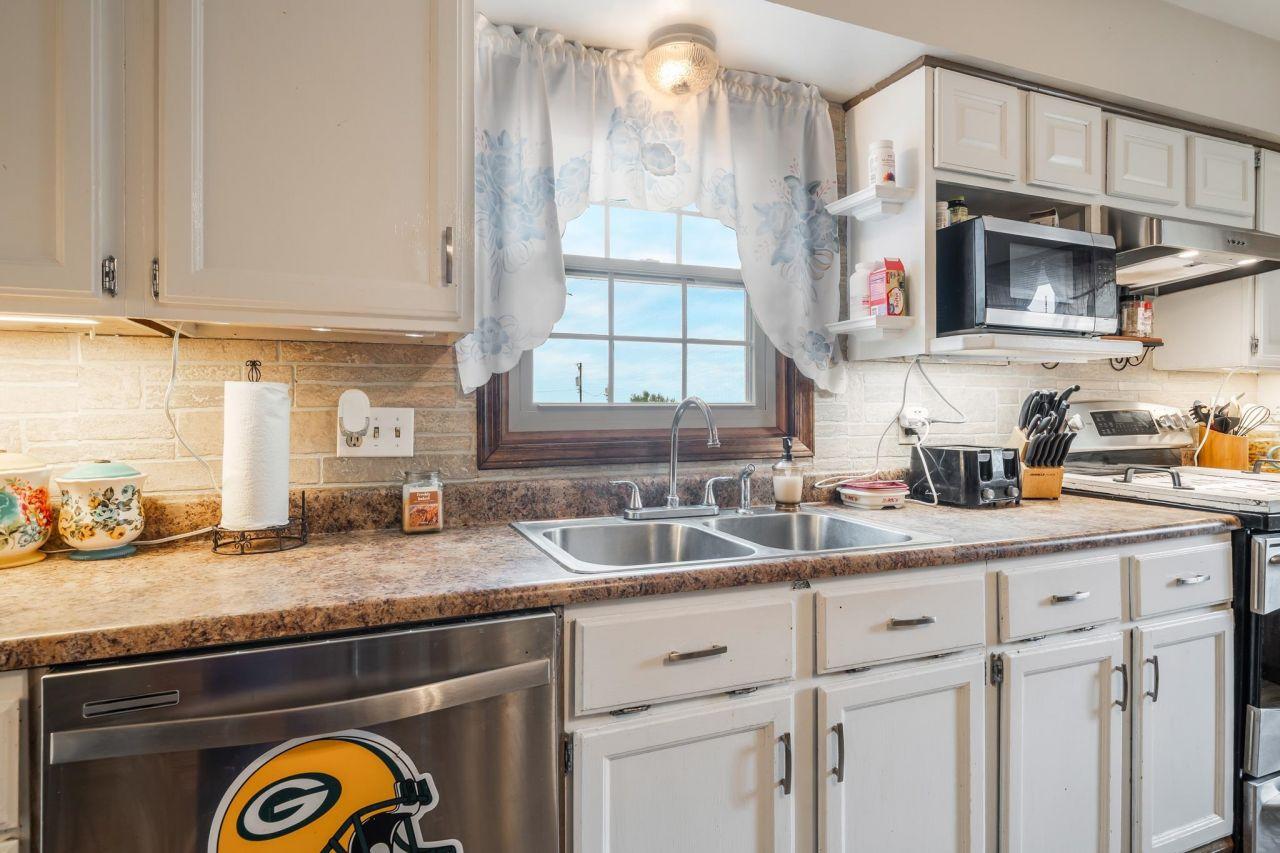 HORTONVILLE, Wisconsin, 54944, United States, 3 Bedrooms Bedrooms, ,2 BathroomsBathrooms,Residential,For Sale,1827520