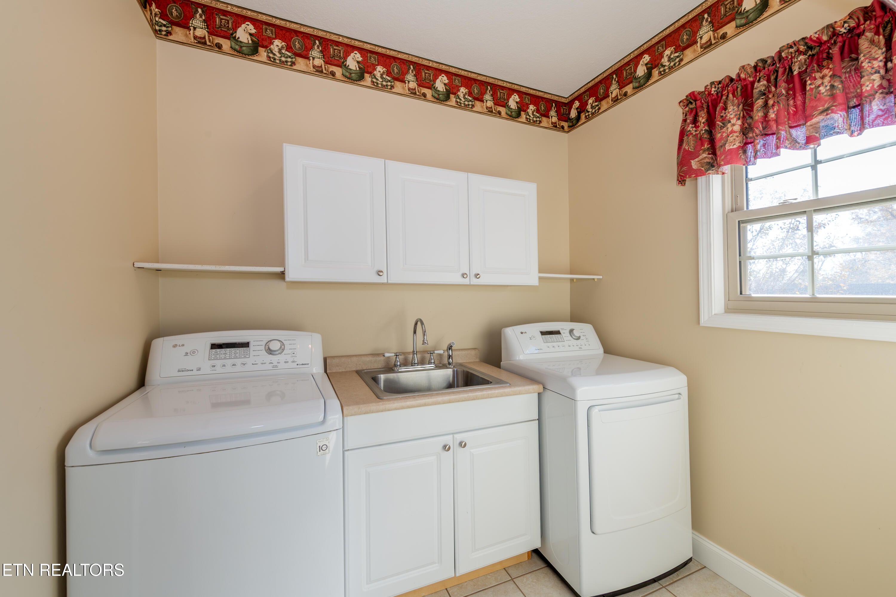 Harriman, Tennessee, 37748, United States, 3 Bedrooms Bedrooms, ,4 BathroomsBathrooms,Residential,For Sale,1989060