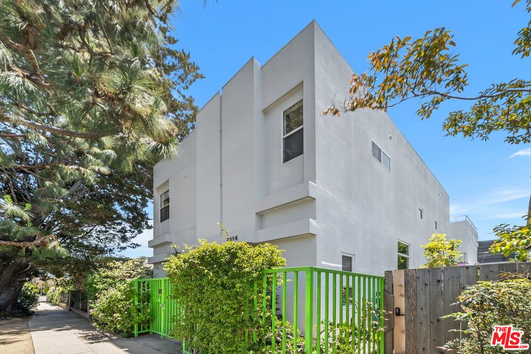 Venice, California, 90291, United States, 4 Bedrooms Bedrooms, ,4 BathroomsBathrooms,Residential,For Sale,1926607