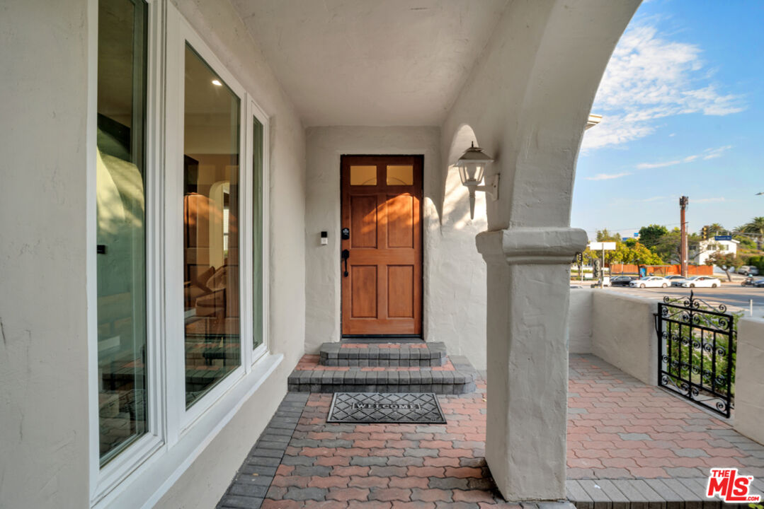 Los Angeles, California, 90025, United States, 5 Bedrooms Bedrooms, ,4 BathroomsBathrooms,Residential,For Sale,1934353