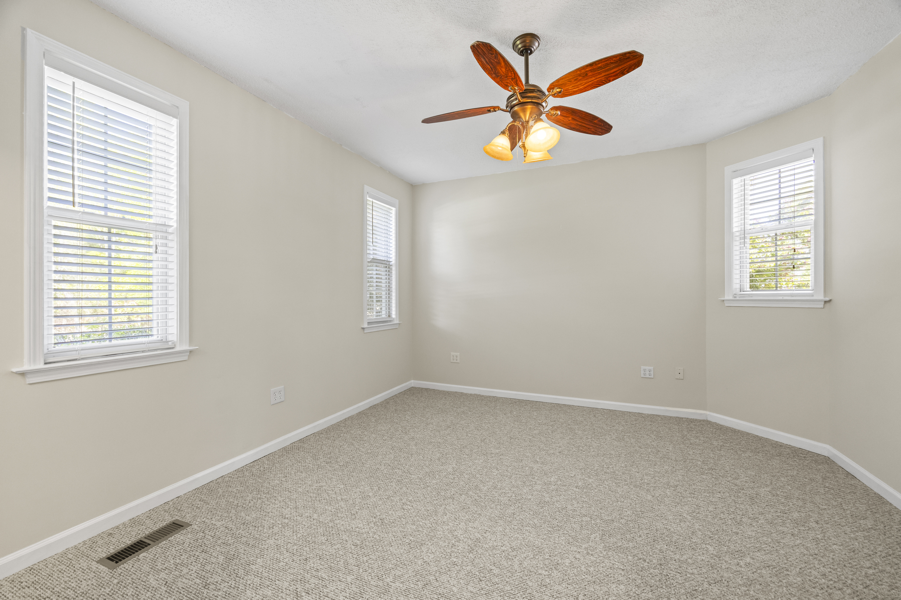 Hartwell, Georgia, 30643, United States, 4 Bedrooms Bedrooms, ,4 BathroomsBathrooms,Residential,For Sale,1906193
