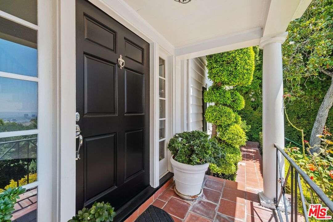 Los Angeles, California, 90069, United States, 4 Bedrooms Bedrooms, ,2 BathroomsBathrooms,Residential,For Sale,1700120