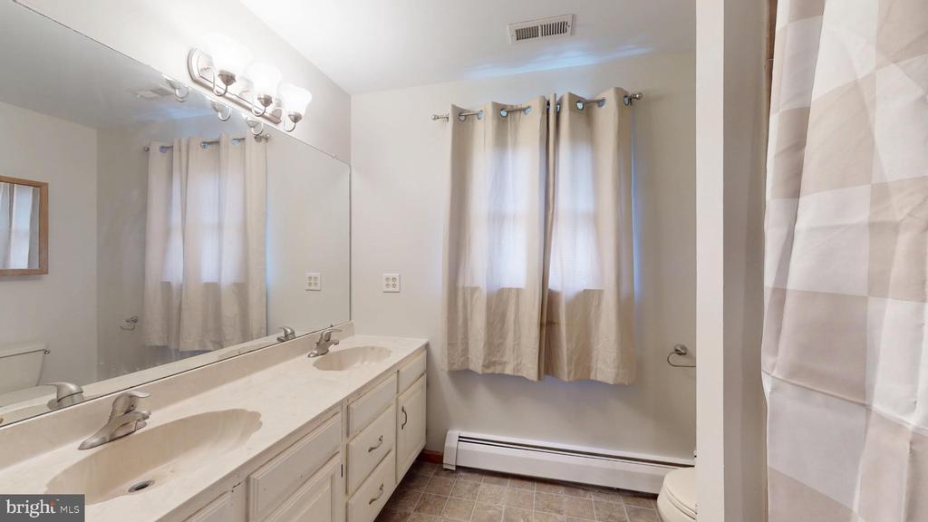 Lumberton, New Jersey, 08048, United States, 5 Bedrooms Bedrooms, ,4 BathroomsBathrooms,Residential,For Sale,2030815