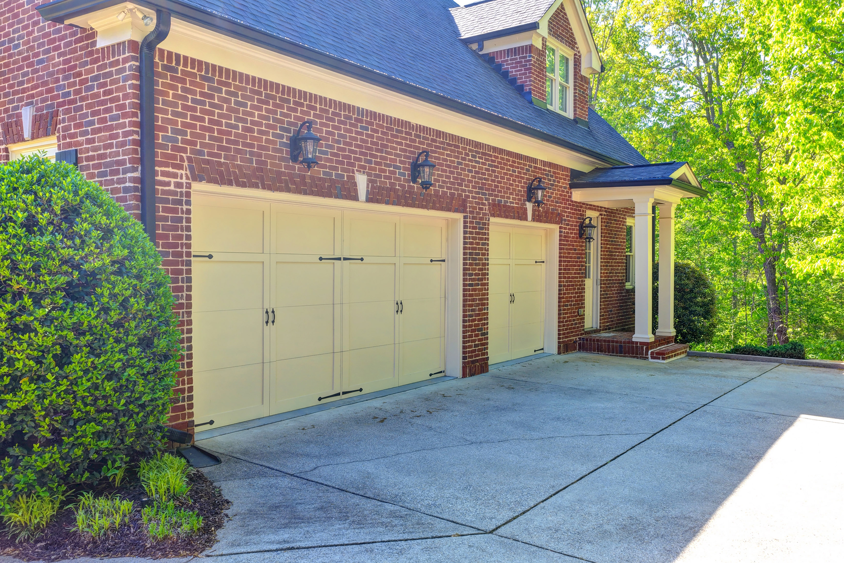  Luxury, Comfort and Privacy in One of Roswell