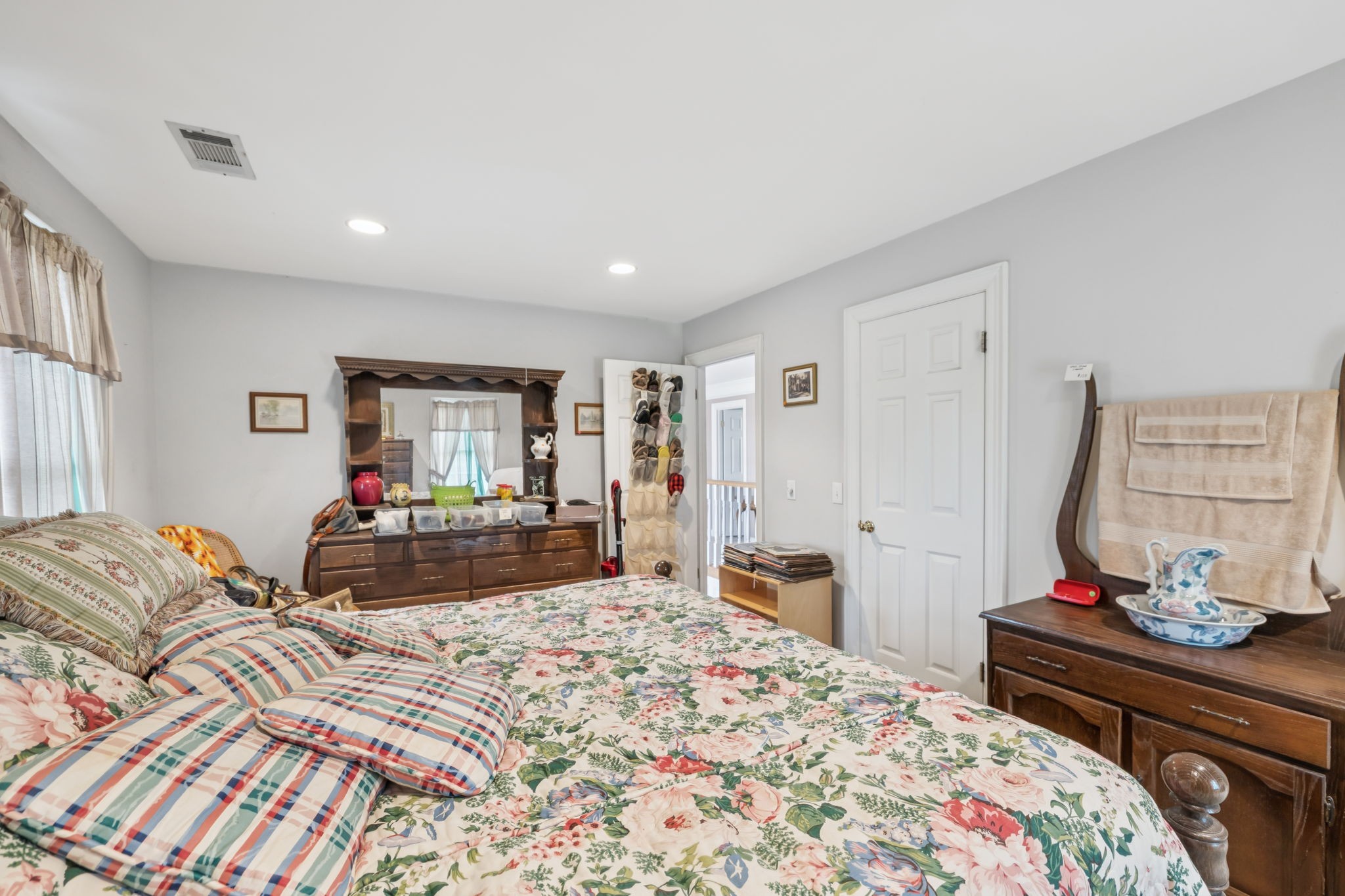 Lawrenceburg, Tennessee, 38464, United States, 5 Bedrooms Bedrooms, ,4 BathroomsBathrooms,Residential,For Sale,1918040