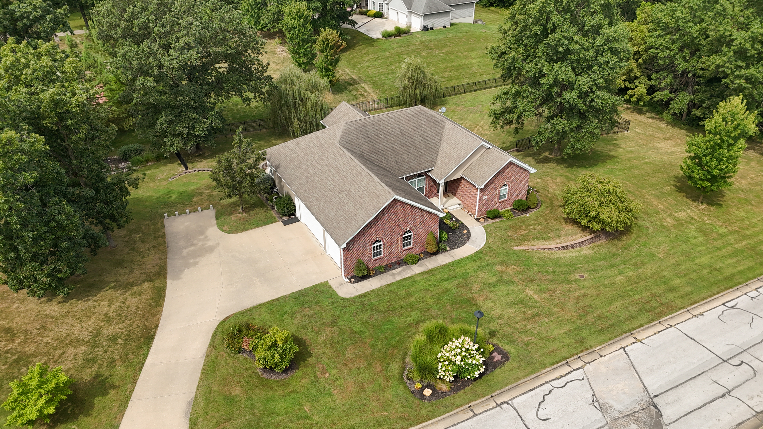 Moberly, Missouri, 65270, United States, 5 Bedrooms Bedrooms, ,Residential,For Sale,1928101