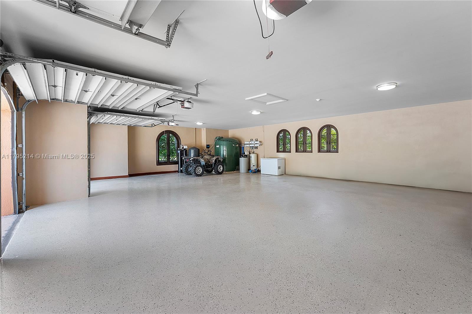 Homestead, Florida, 33031, United States, 6 Bedrooms Bedrooms, ,7 BathroomsBathrooms,Residential,For Sale,1804180