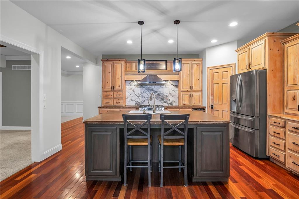 Lawrence, Kansas, 66049, United States, 5 Bedrooms Bedrooms, ,5 BathroomsBathrooms,Residential,For Sale,1848168