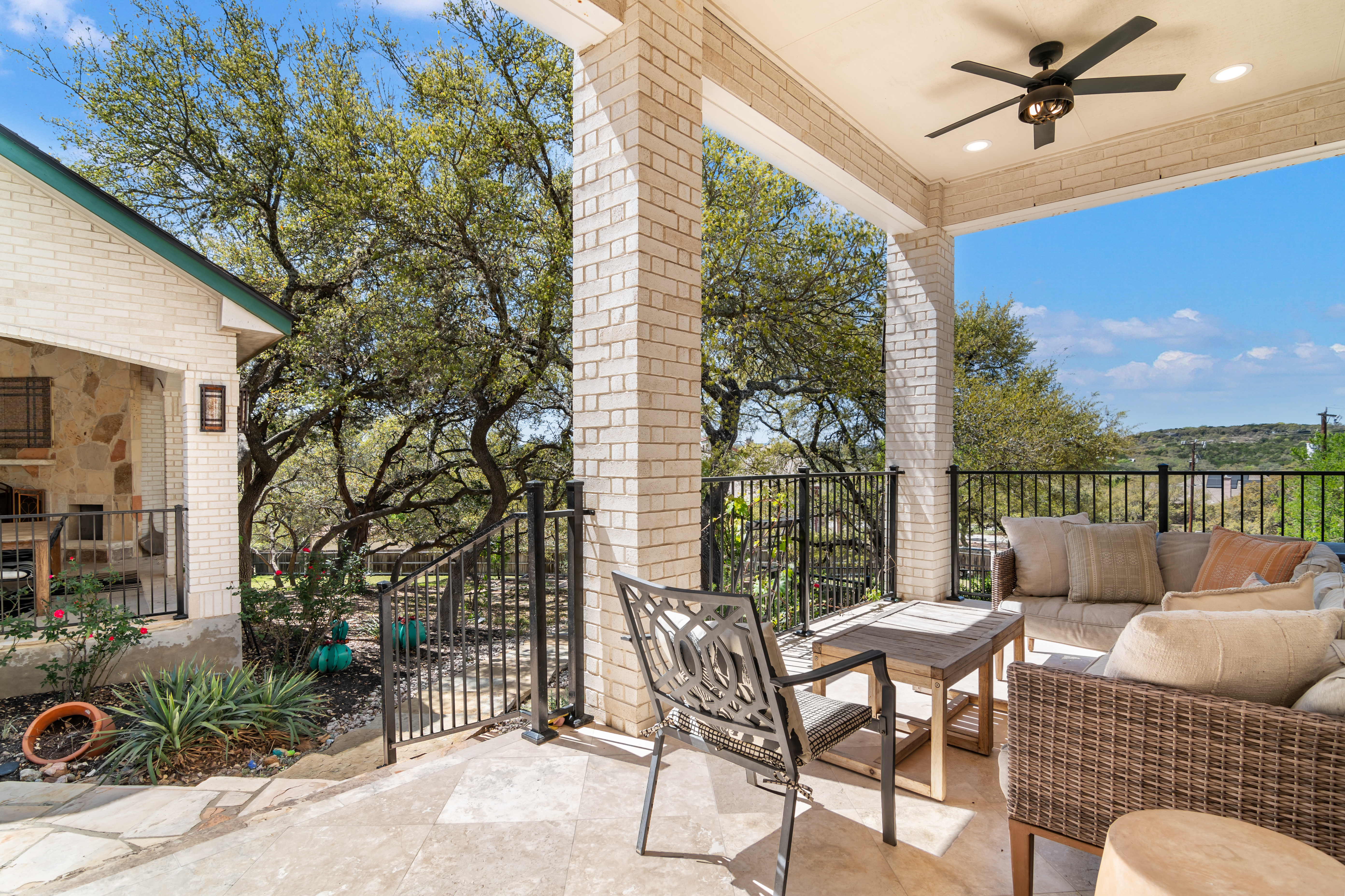  Luxury Living with Hilltop Views - 物件實景