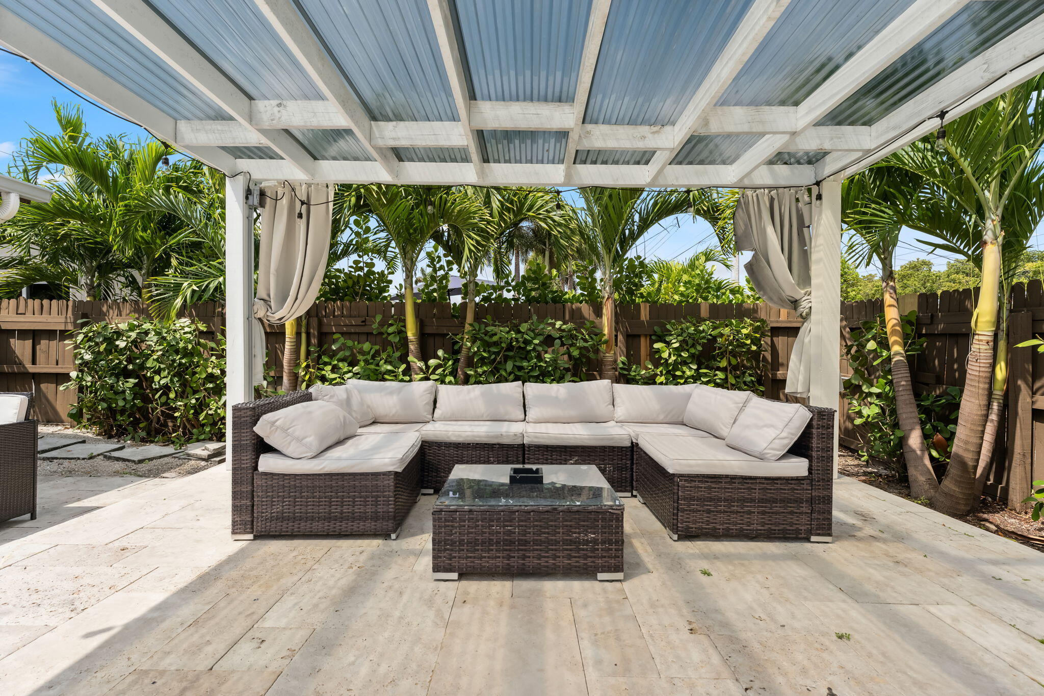 Hollywood, Florida, 33019, United States, 4 Bedrooms Bedrooms, ,3 BathroomsBathrooms,Residential,For Sale,1934699