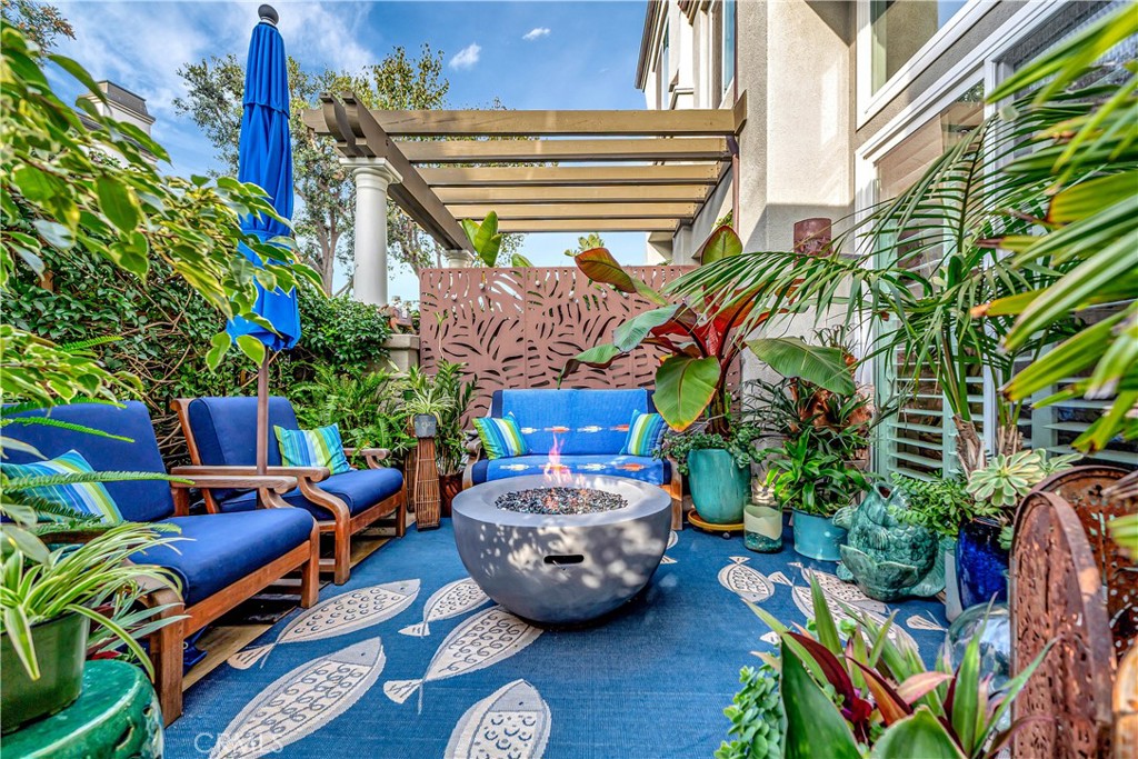 Huntington Beach, California, 92648, United States, 2 Bedrooms Bedrooms, ,3 BathroomsBathrooms,Residential,For Sale,1992033