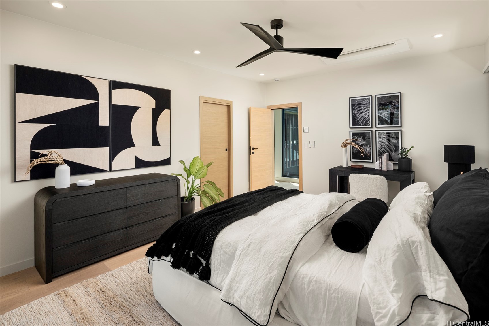 Honolulu, Hawaii, 96816, United States, 5 Bedrooms Bedrooms, ,6 BathroomsBathrooms,Residential,For Sale,1989143