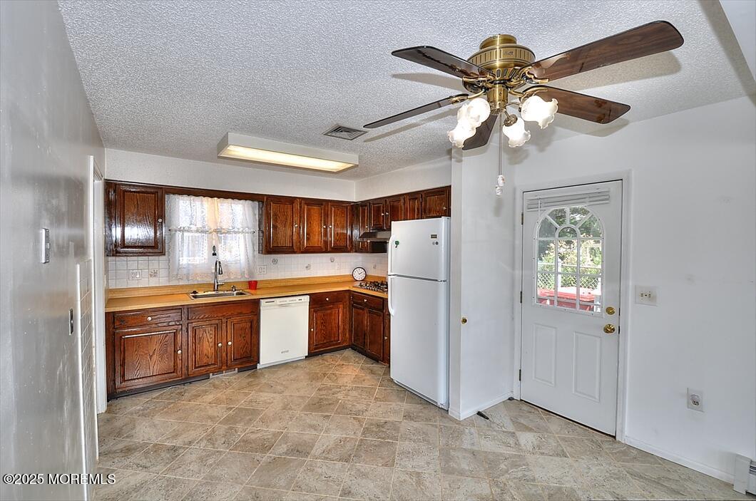 Bayville, New Jersey, 08721, United States, 3 Bedrooms Bedrooms, ,2 BathroomsBathrooms,Residential,For Sale,1908303