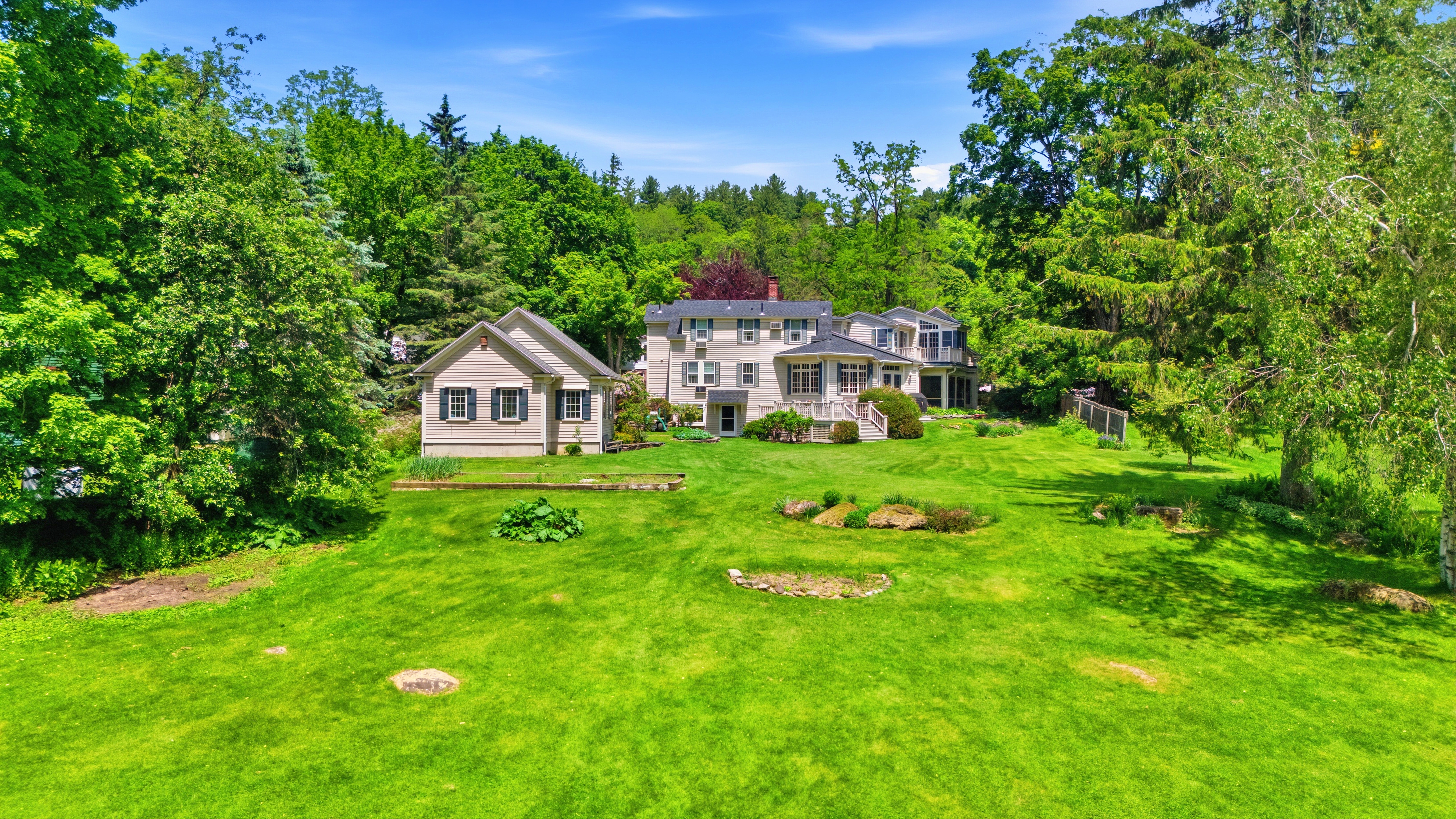  Historic Riverfront Gem with Mountain Views in Lee - 物件實景