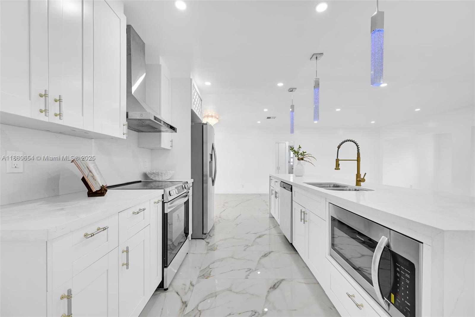 Biscayne Park, Florida, 33161, United States, 6 Bedrooms Bedrooms, ,3 BathroomsBathrooms,Residential,For Sale,1949664