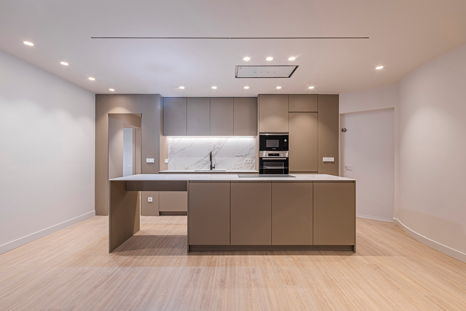  Fantastic renovated flat with large garden at the living room level - 物件實景