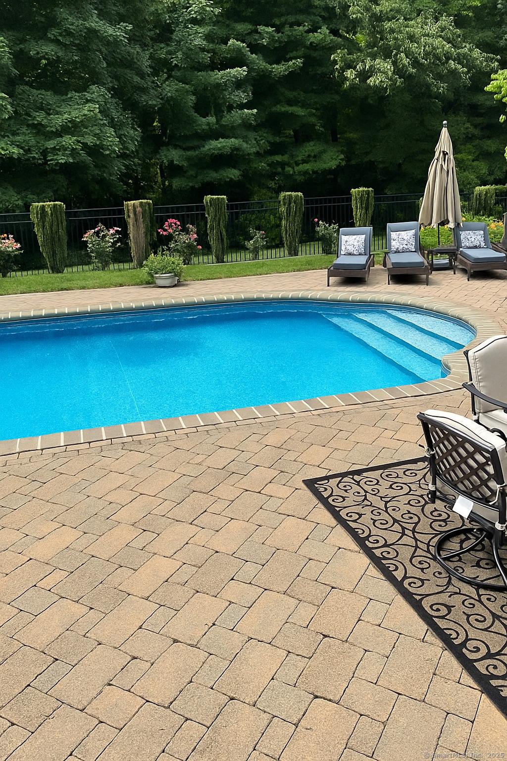 Farmington, Connecticut, 06032, United States, 4 Bedrooms Bedrooms, ,5 BathroomsBathrooms,Residential,For Sale,1979114