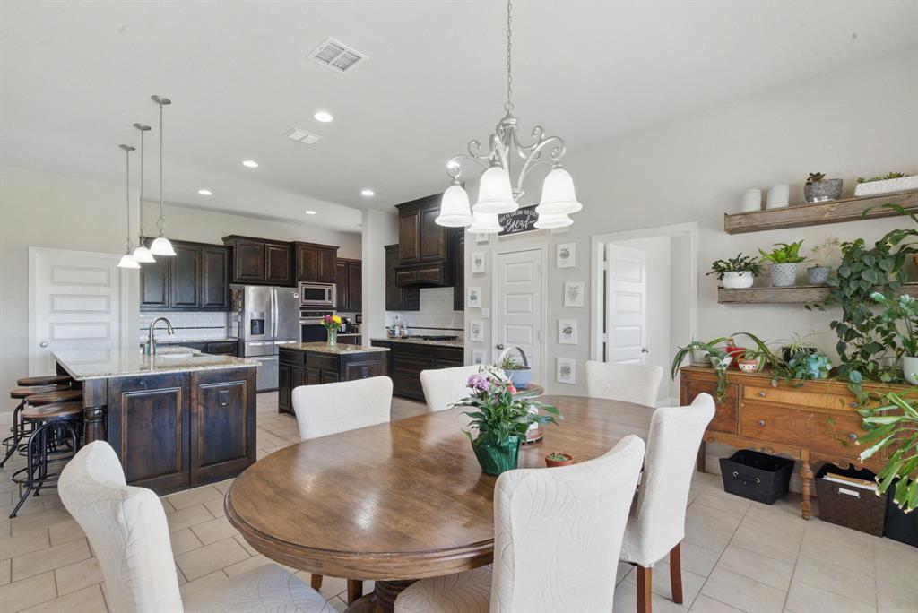 Weatherford, Texas, 76087, United States, 3 Bedrooms Bedrooms, ,3 BathroomsBathrooms,Residential,For Sale,1929986