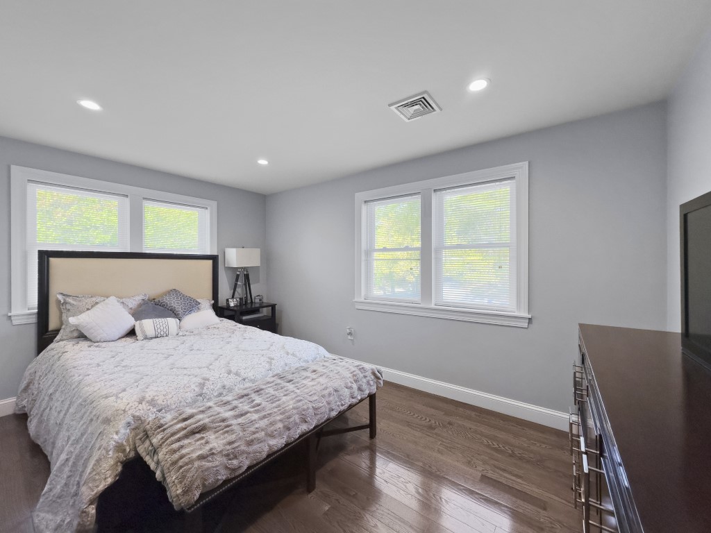 North Andover, Massachusetts, 01845, United States, 3 Bedrooms Bedrooms, ,4 BathroomsBathrooms,Residential,For Sale,2005973