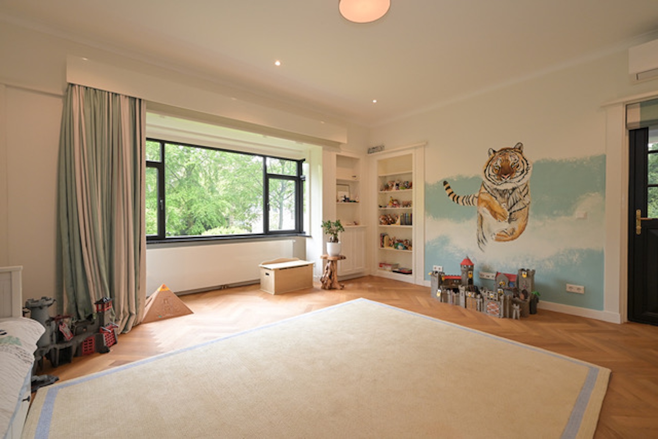  Spacious, turn-key family villa with swimming pool and guest accommodation - 物件實景