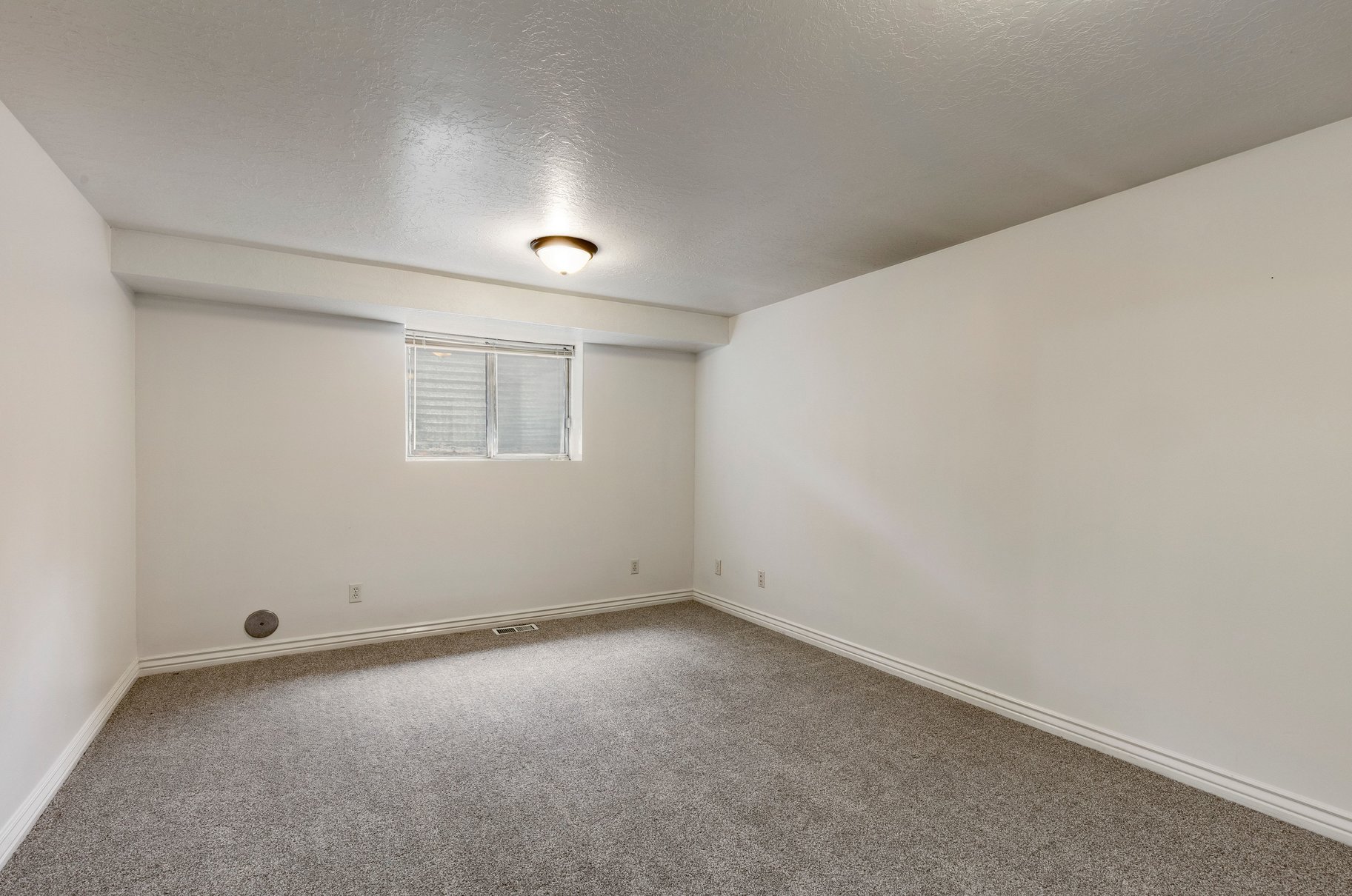  Classic Brick Rambler in Quiet Golf Community - 物件實景