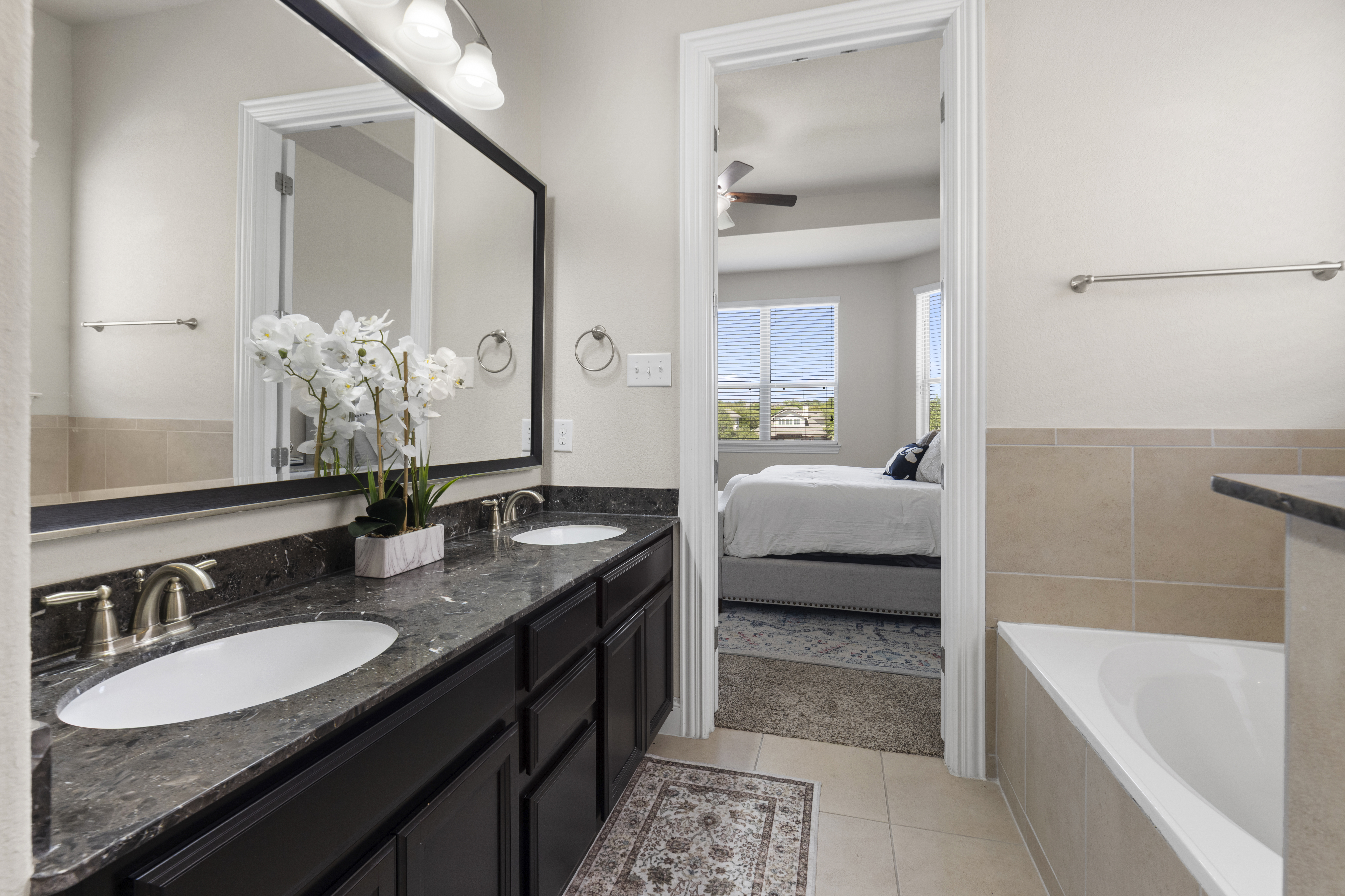  Flexible Living + Game Room in Desirable Northside ISD - 物件實景