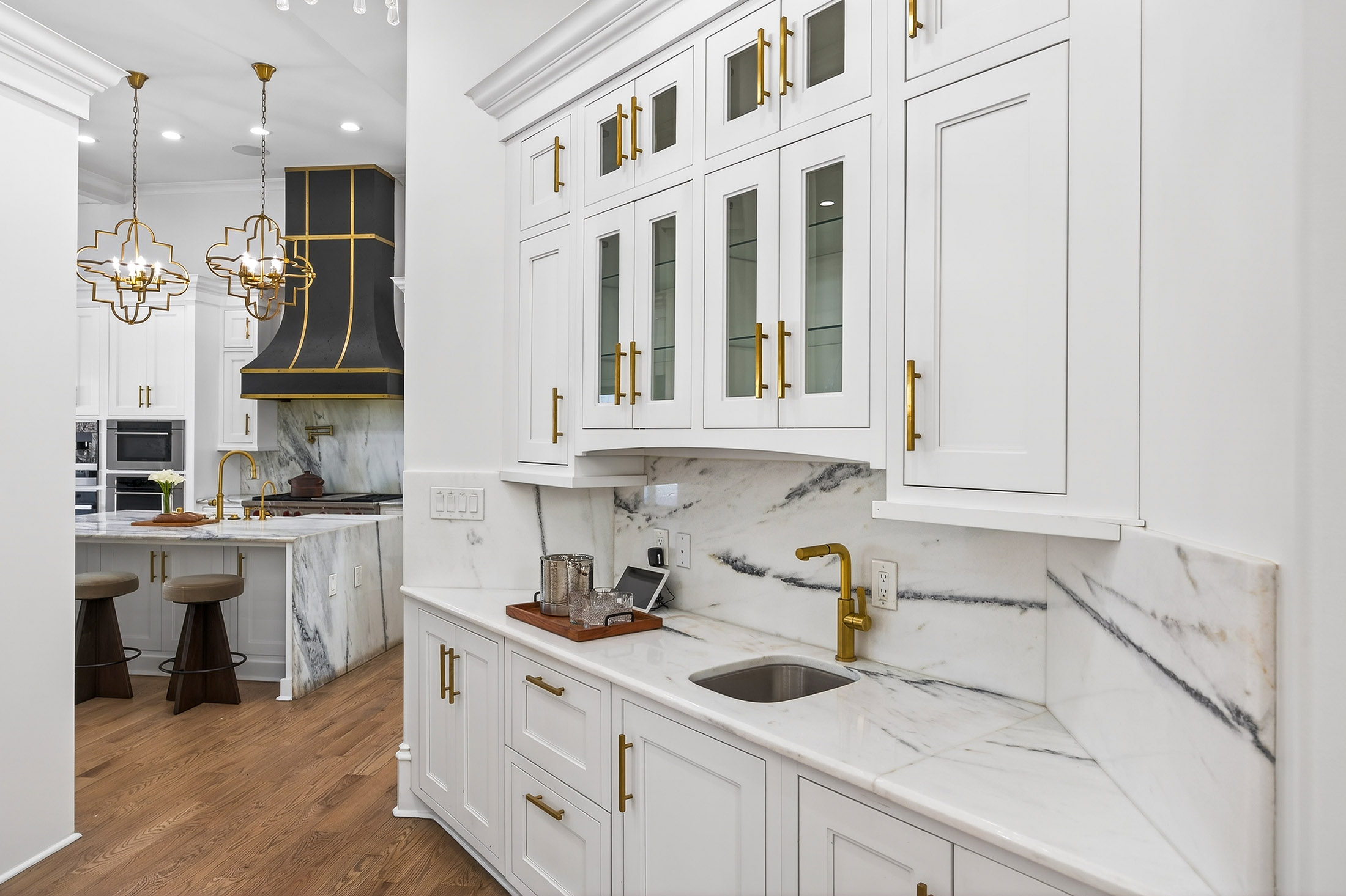  Exceptional Gated Estate with Resort-caliber Grounds - 物件實景